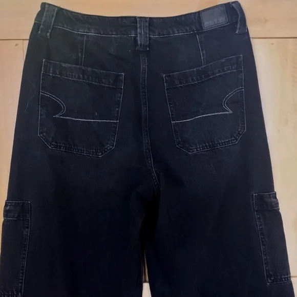 American Eagle High-Rise Baggy Wide Leg Black Denim Cargo Pants - Picture 5 of 9